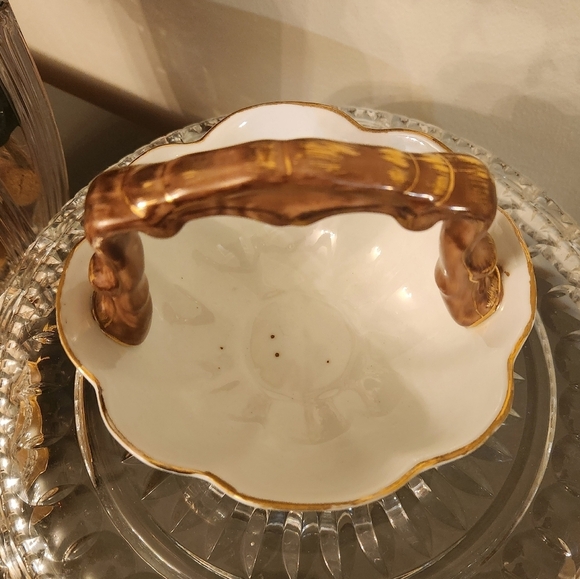 Oriental Accent Bowl with Chic Handle Asian closinssire Gold painted Floral - Picture 6 of 9